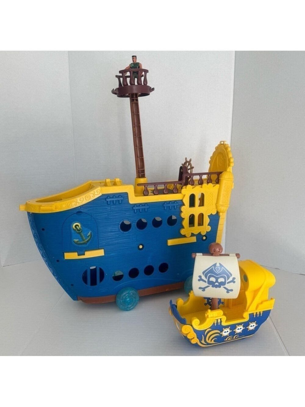 Fisher-Price Disney Jake and the Never Land Pirates Mighty Colossus Ship Boat
